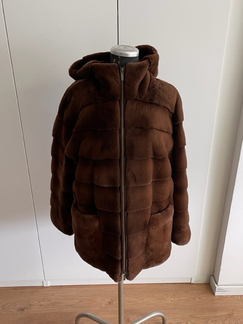 Куртка с капюшоном из коричневой норки
